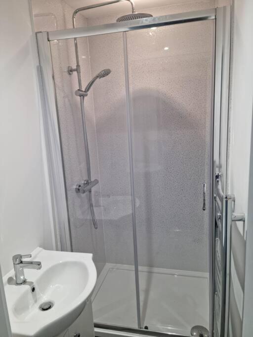 5 Bedroom House - Cheshire Oaks Ellesmere Port Εξωτερικό φωτογραφία
