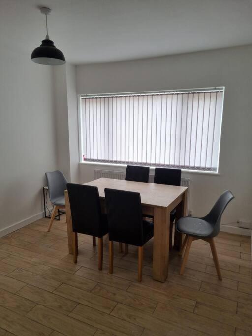 5 Bedroom House - Cheshire Oaks Ellesmere Port Εξωτερικό φωτογραφία